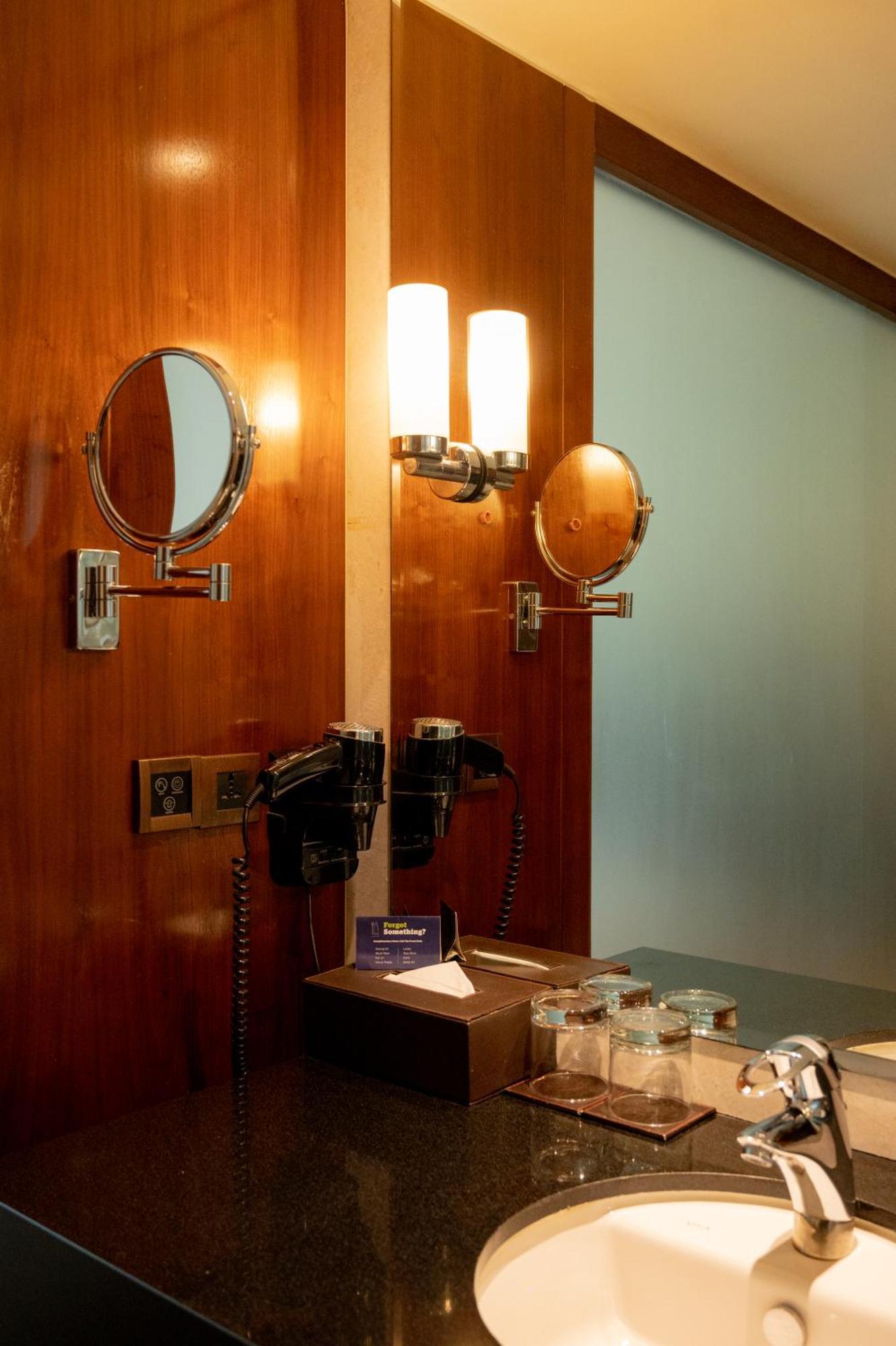 Doubletree By Hilton-Pune Chinchwad Pimpri-Chinchwad Eksteriør bilde